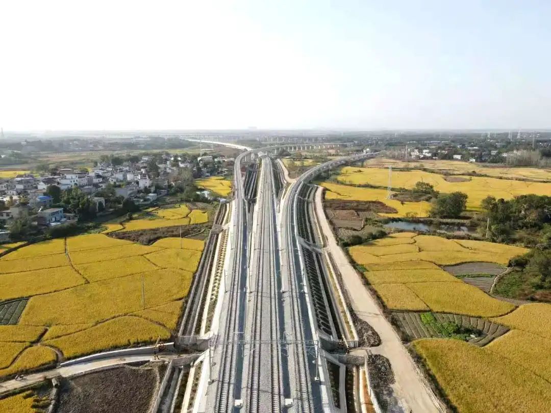 合蚌高铁,合武高铁,南端在安庆与宁安高铁,建设中的京港高铁安庆至九
